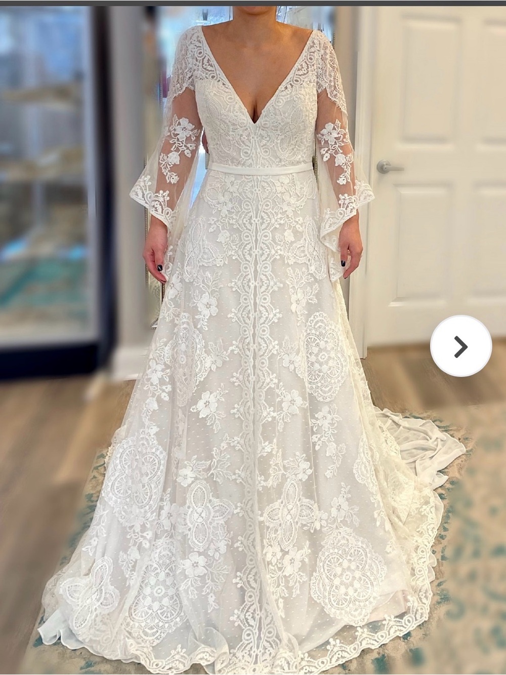 Ivory Lace V-Neck Long Sleeve Wedding Dress